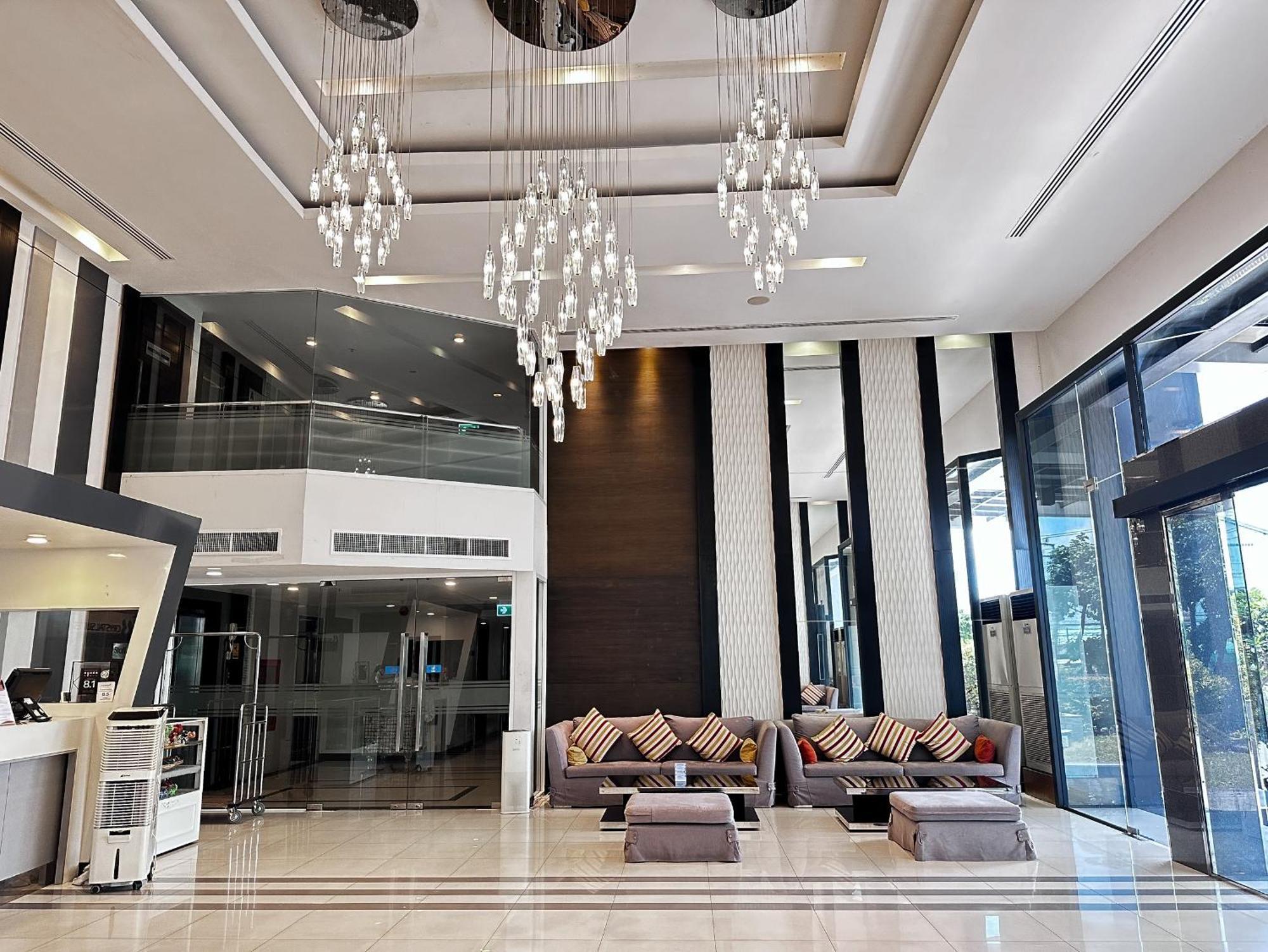 Crystal Suites Suvarnbhumi Airport Bangkok Exterior photo